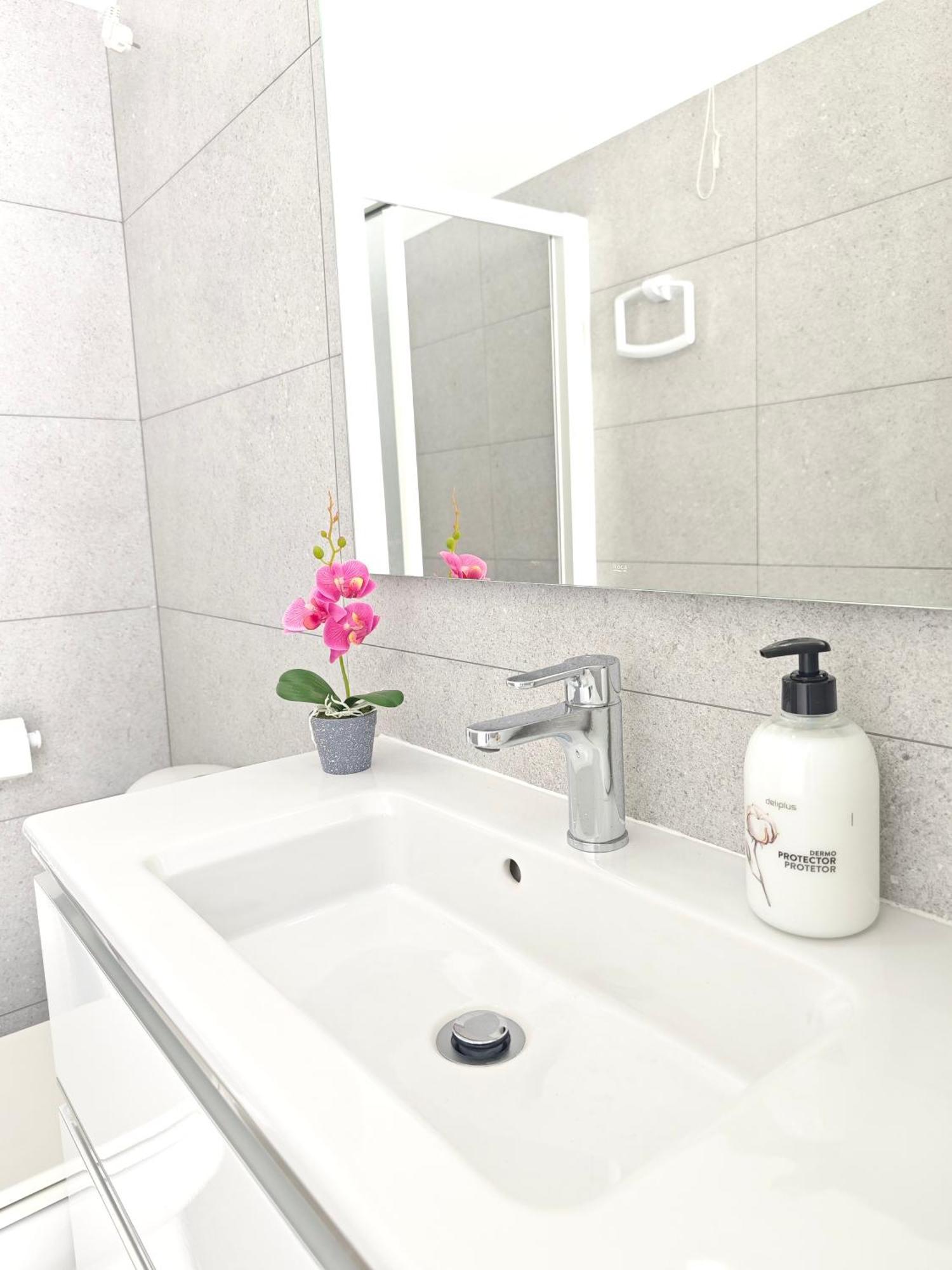 Cozy Apartment In Front Of The Natural Pools El Pris Esterno foto
