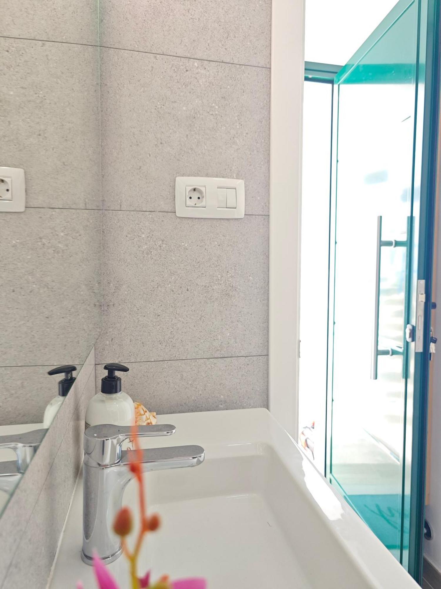 Cozy Apartment In Front Of The Natural Pools El Pris Esterno foto